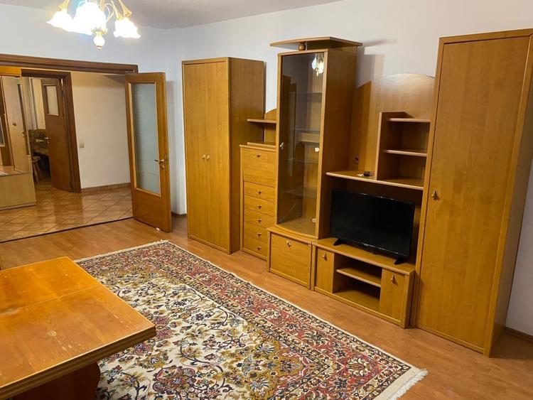 Apartament cu 3 camere decomandat, mobilat în Stadion