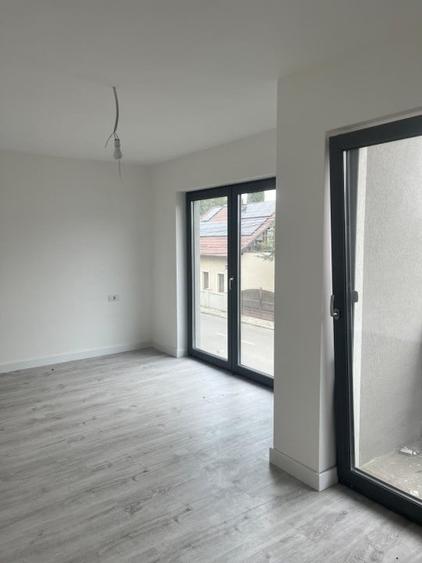 Duplex cu 4 camere cu Canalizare în Central