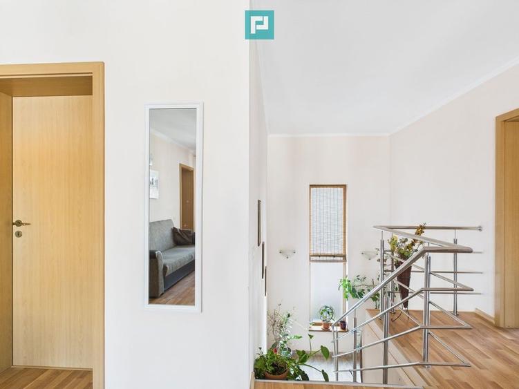 Casă cu 5 camere cu Teren 431 Mp în Aradului