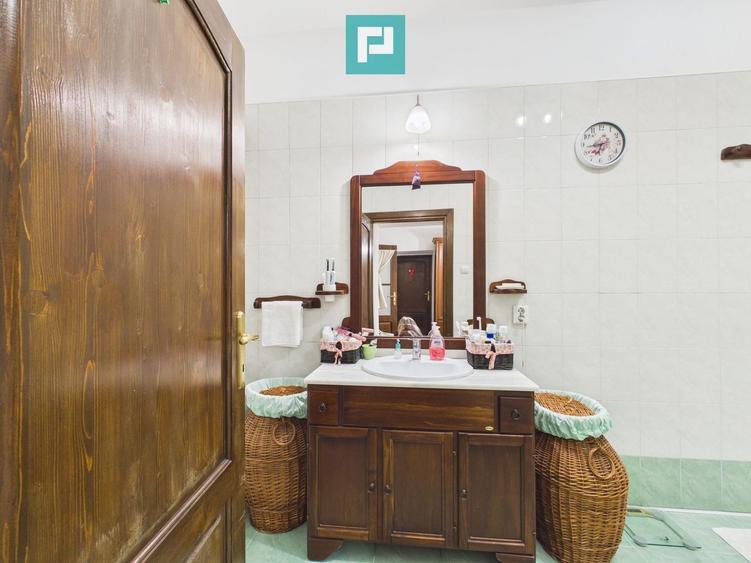 Casă individuală cu 3 camere cu Canalizare în Bobda