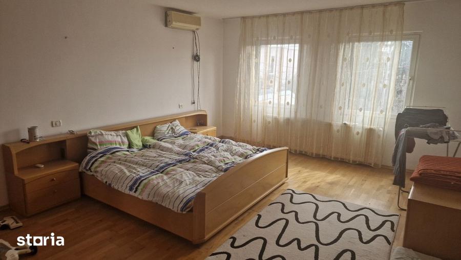 Casă cu 5 camere cu Teren 250 Mp în Chiajna