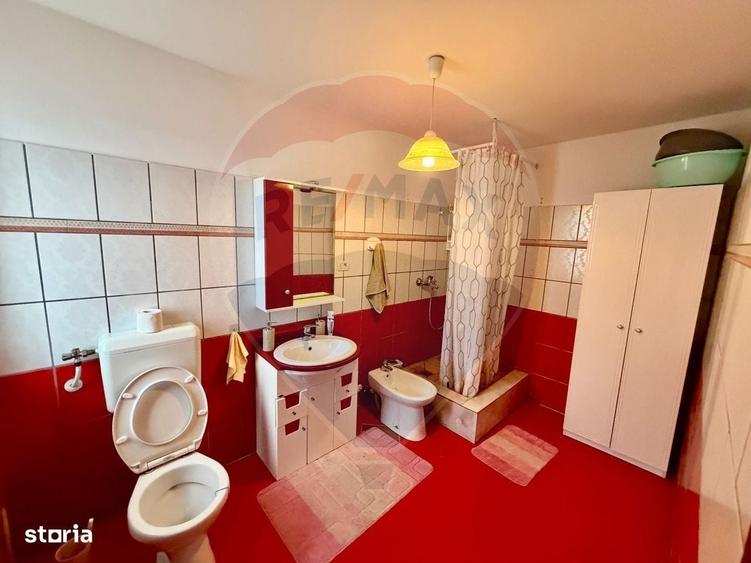 Casă cu 4 camere în Vânători