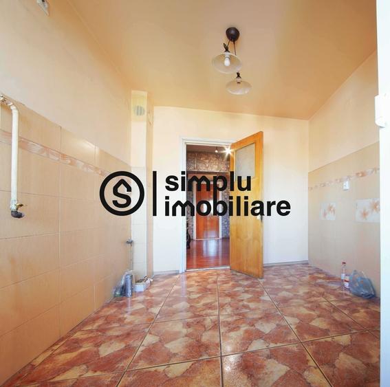 Apartament cu 3 camere decomandat în Rovine