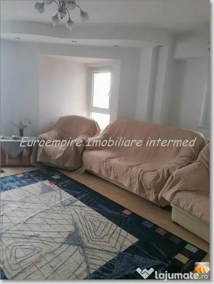 Apartament cu 3 camere decomandat în Far