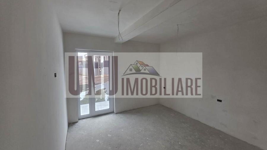 Casă individuală cu 5 camere cu Teren 700 Mp în Bucium