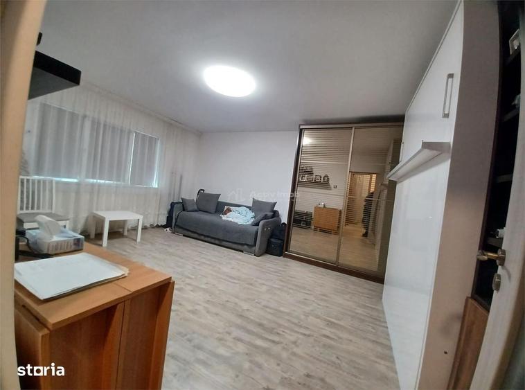 Garsonieră decomandată în Vitan