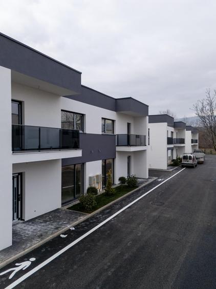 Duplex cu 5 camere cu Canalizare în Florești