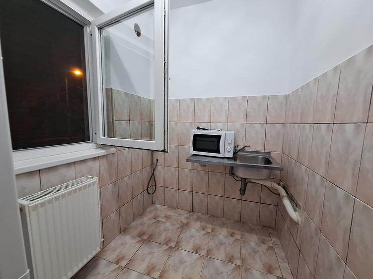 Garsonieră semidecomandată, mobilată în Lipovei