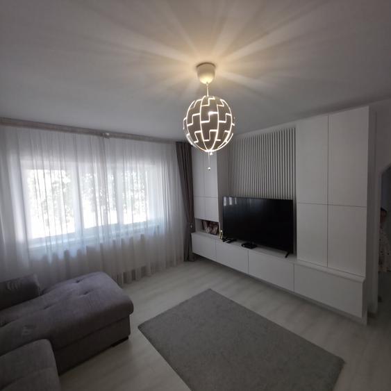 Apartament cu 2 camere semidecomandat în Exterior Vest