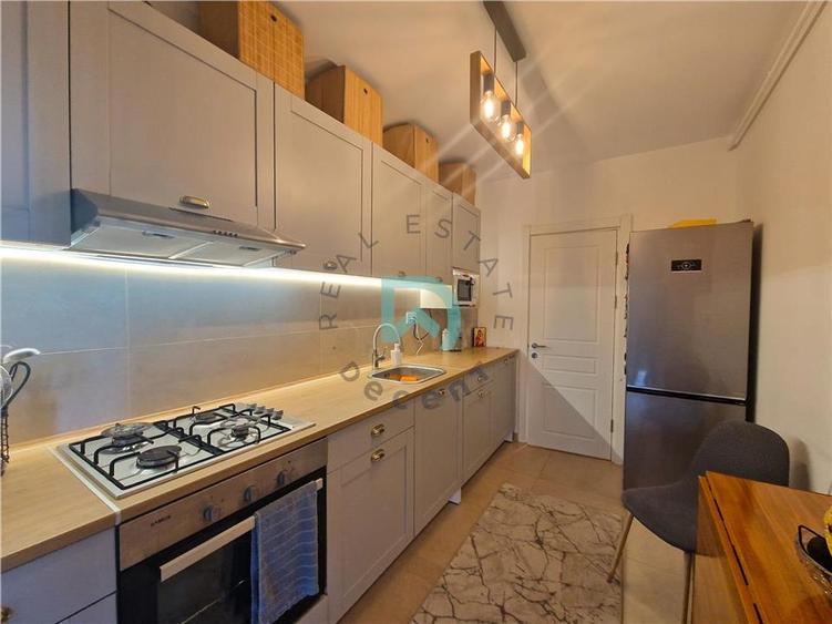 Apartament cu 2 camere decomandat, mobilat în Cristian