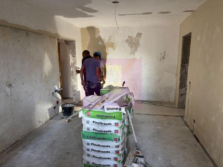 Apartament cu 3 camere semidecomandat în Lacul Tei