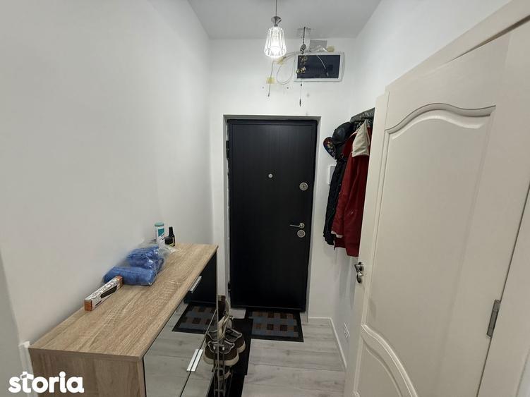 Apartament cu 3 camere decomandat, mobilat în Palazu Mare