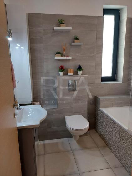 Casă individuală cu 6 camere cu Canalizare în Titan