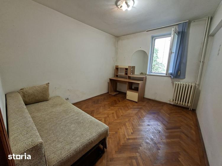Apartament cu 3 camere semidecomandat, mobilat în Titan