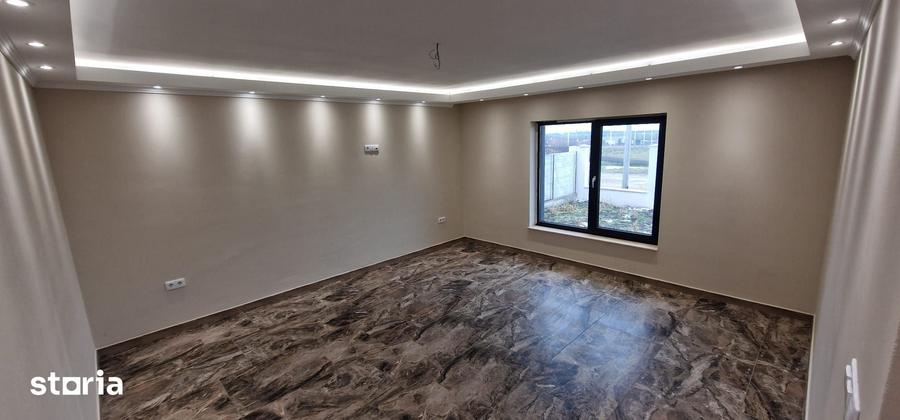 Casă cu 3 camere decomandat cu Teren 388 Mp în Agigea
