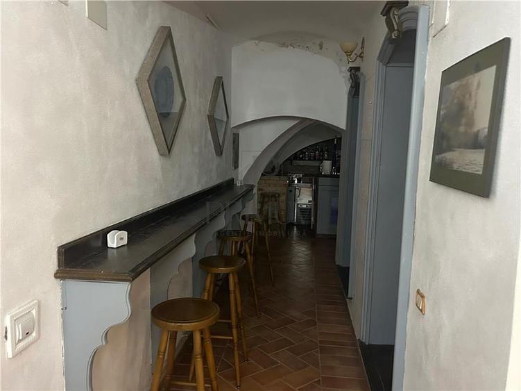 Spațiu comercial, de 380 mp, în P-ța Unirii