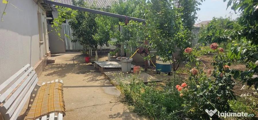 Casă cu 3 camere cu Canalizare în Vânători