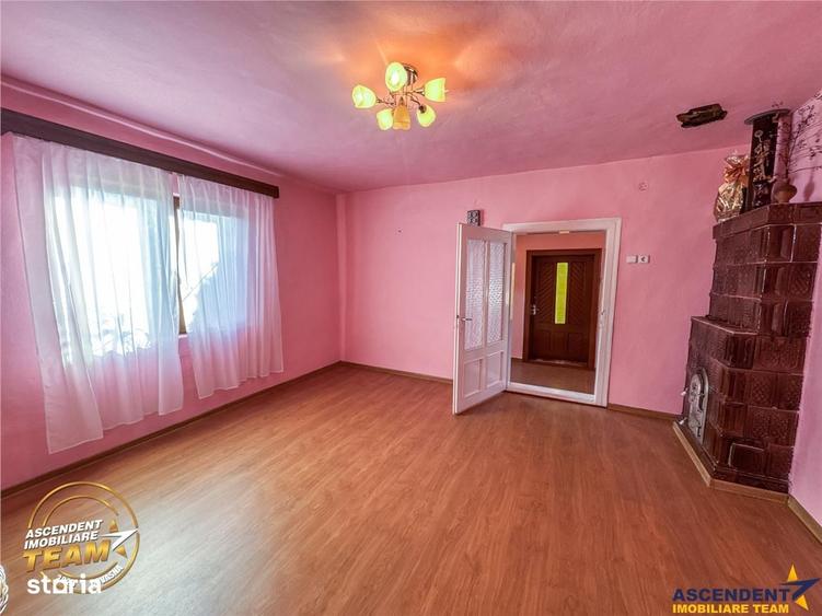 Casă cu 3 camere cu Teren 1749 Mp în Lunga
