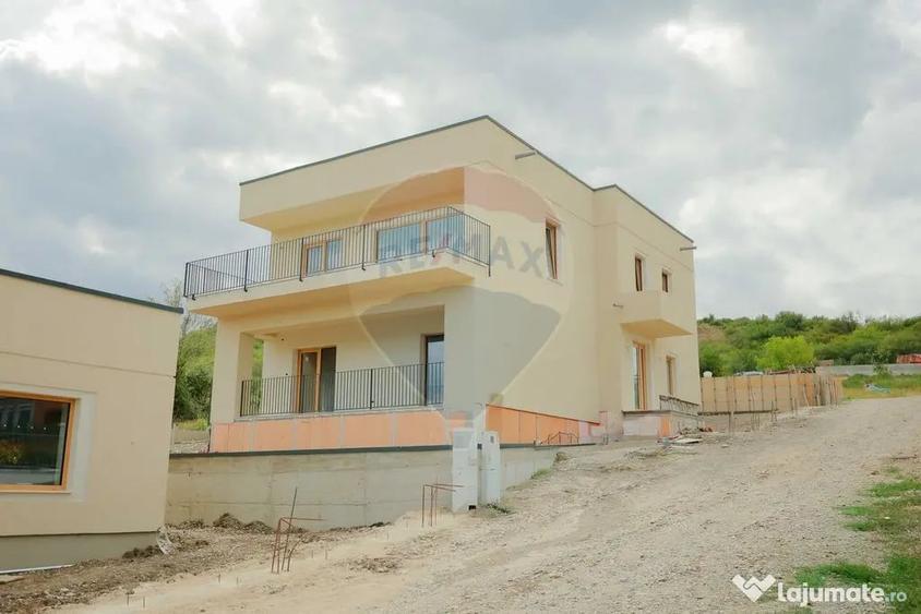 Casă cu 5 camere cu Teren 435 Mp în Săldăbagiu de Munte