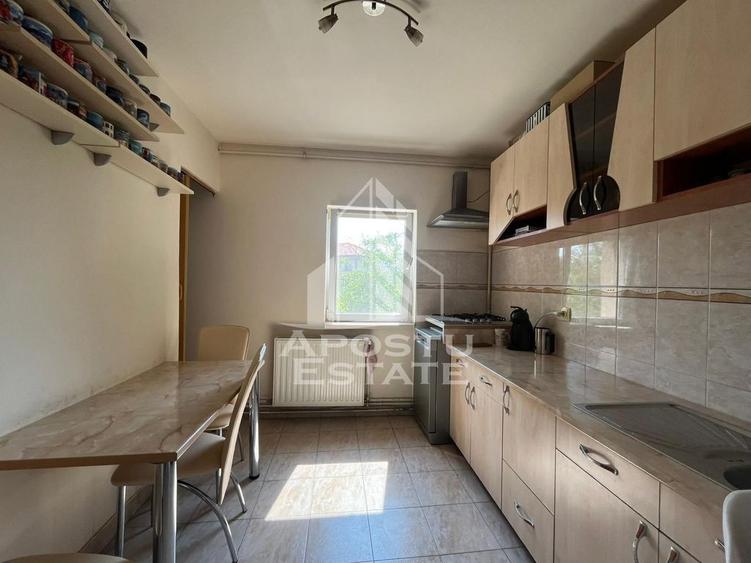 Apartament cu 3 camere semidecomandat, mobilat în Soarelui