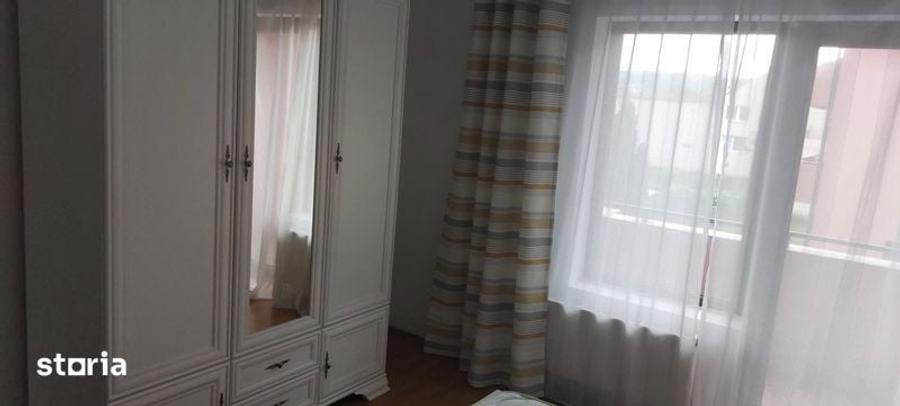 Apartament cu 3 camere decomandat în Florești