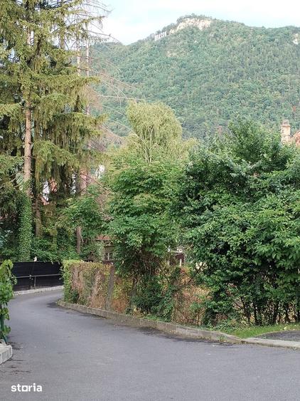 Apartament cu 3 camere decomandat în Schei