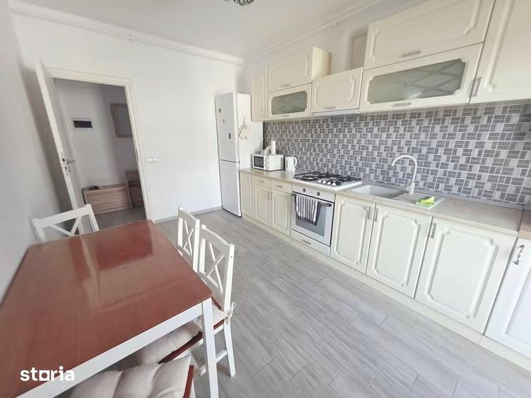 Apartament cu 2 camere decomandat în Tractorul