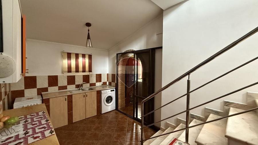 Casă cu 5 camere cu Teren 529 Mp în Găgești