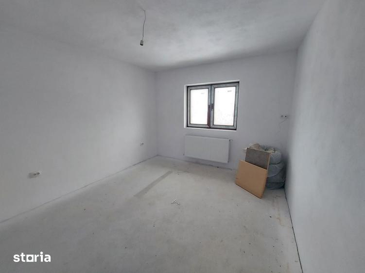 Casă cu 4 camere decomandat cu Teren 710 Mp în Poplaca