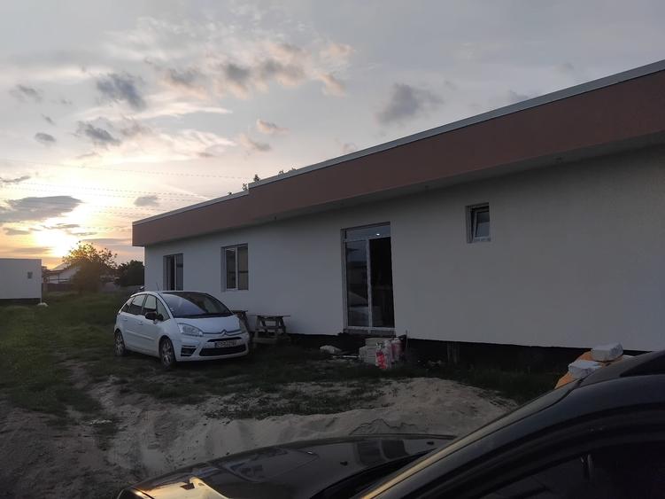 Casă cu 4 camere cu Teren 400 Mp în Sud