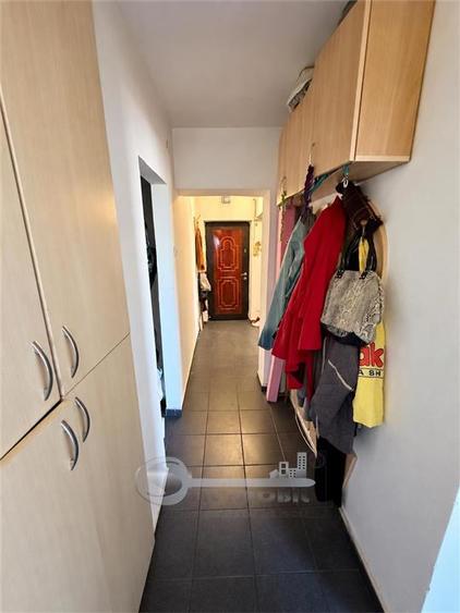 Apartament cu 3 camere decomandat, mobilat în Socola