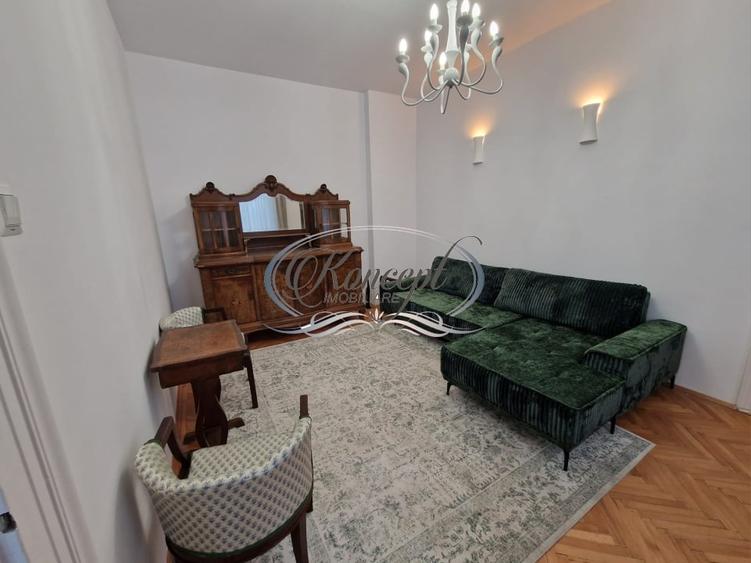 Apartament cu 3 camere semidecomandat, mobilat în Central