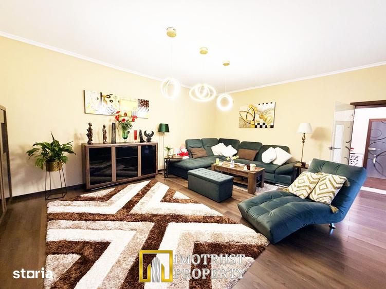 Casă cu 8 camere cu Teren 2599 Mp în Târnova
