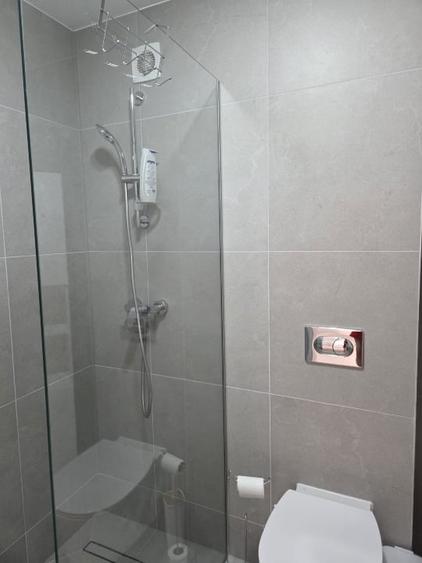 Apartament cu 2 camere, mobilat în Tractorul