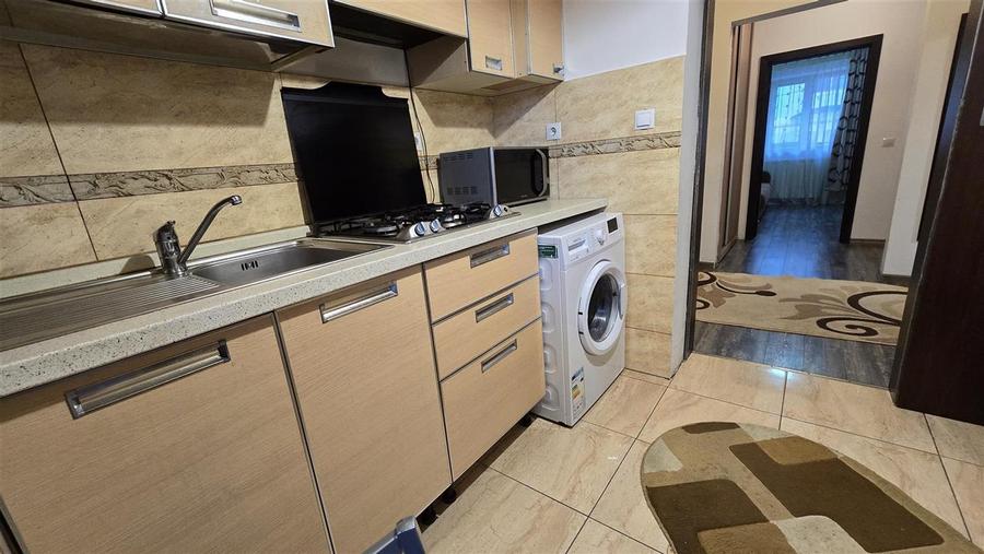 Apartament cu 3 camere decomandat, mobilat în Central