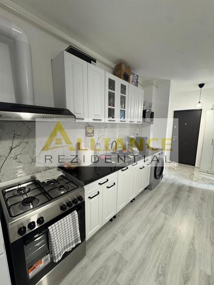 Apartament cu 3 camere decomandat, mobilat în Central