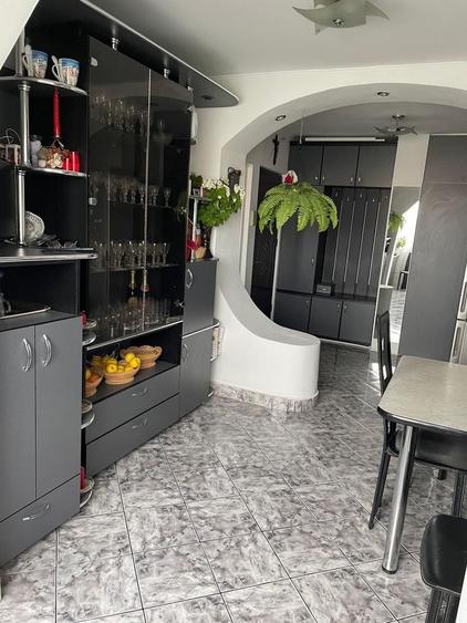 Apartament cu 3 camere decomandat în Salca