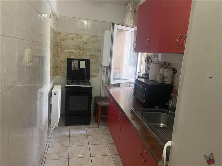 Apartament 2 camere , cartier Sud , et 2 4 , centrala termica proprie , mobilat - 15