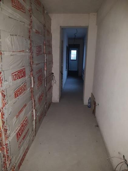 Casă individuală cu 9 camere cu Canalizare în Frații Golești