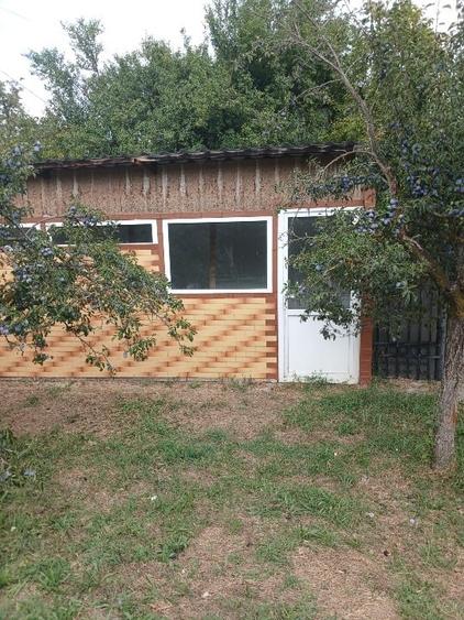 Casă individuală cu 5 camere cu Teren 2900 Mp în Cârstani