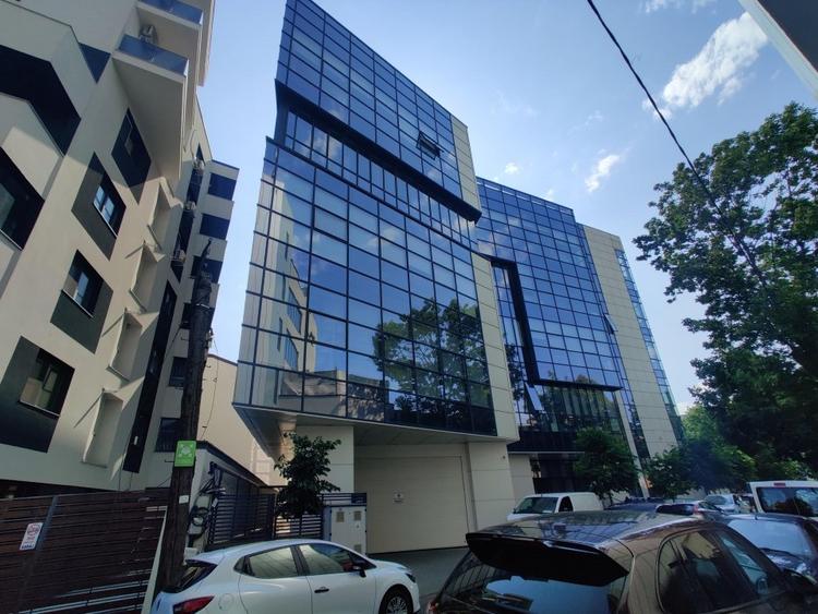 Birou, de 360 mp, în P-ța Muncii