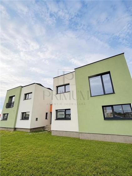 Duplex cu 3 camere cu Canalizare în Moșnița Veche