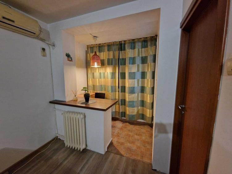 Garsonieră decomandată în Costin Georgian
