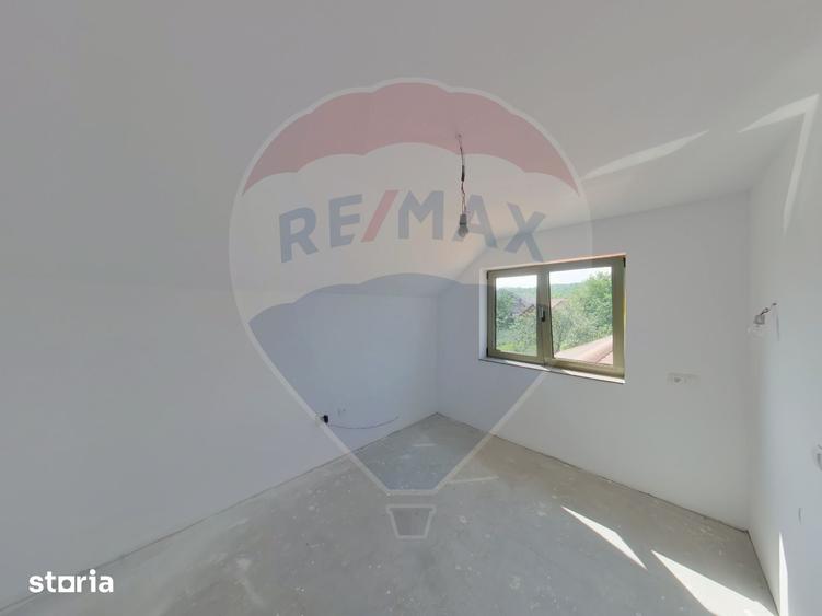 Casă cu 5 camere cu Teren 659 Mp în Câmpulung la Tisa