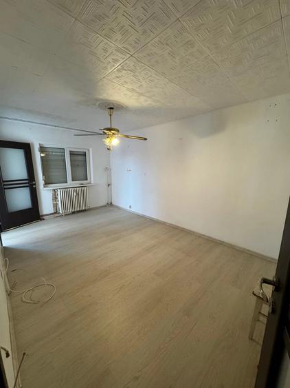 Apartament cu 2 camere decomandat în Nicolina