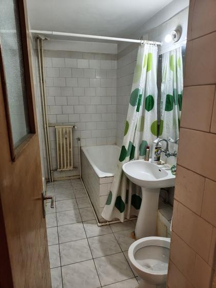 Garsonieră decomandată în Roșu