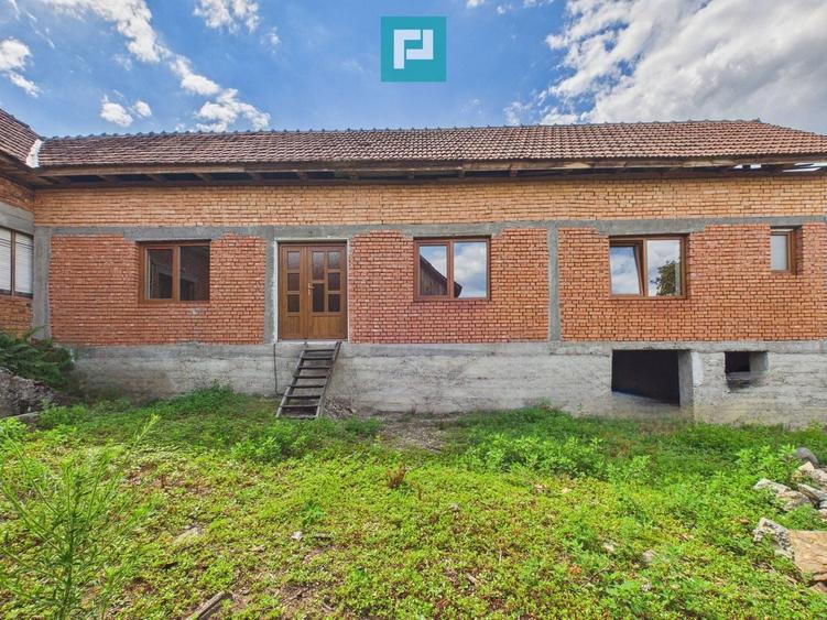 Casă individuală cu 5 camere cu Canalizare în Bonțești