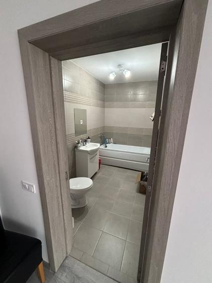 Apartament cu 2 camere semidecomandat, mobilat în Florești