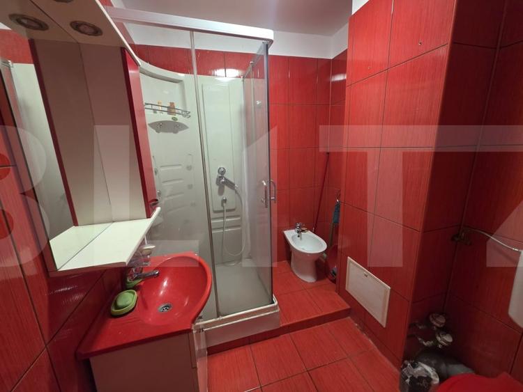 Apartament cu 2 camere decomandat, mobilat în Republicii