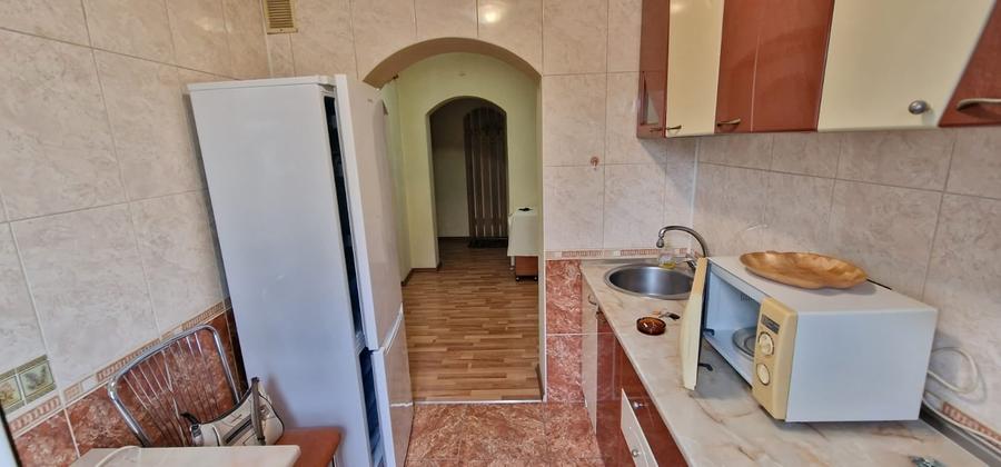 Sud ,se inchiriaza apartament decomandat 3 camere,pret 300 euro - 1